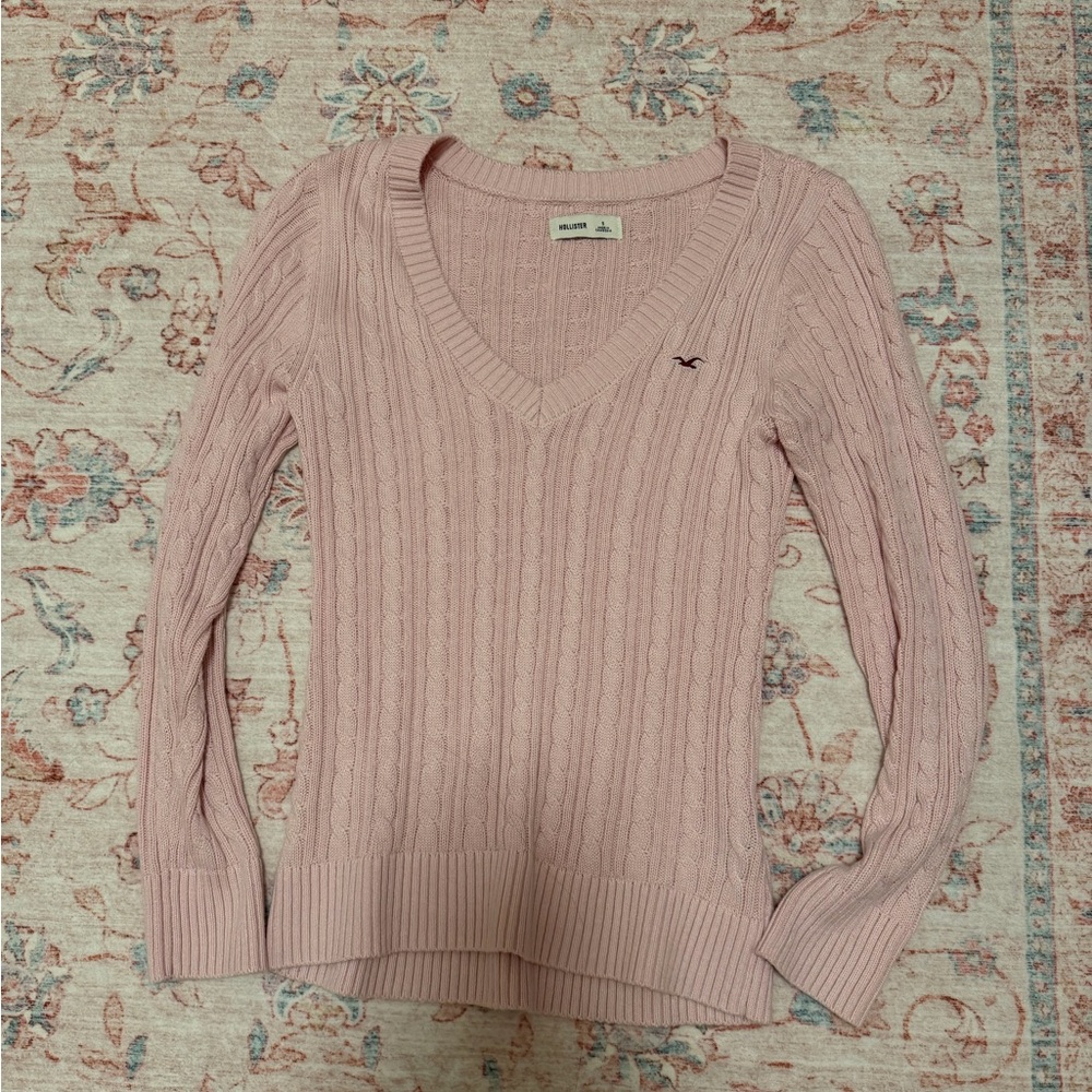 Hollister Women's Soft Pink V-Neck Sweater